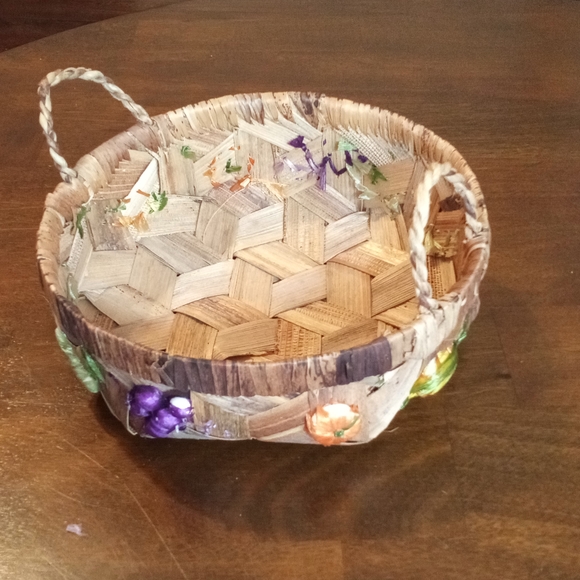 Vintage Farmhouse Woven Palm Baskets Set of 2 - Picture 3 of 5